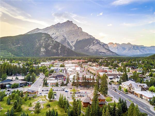 Hiking in the Canadian Rockies holiday