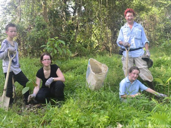 Borneo family volunteering holiday