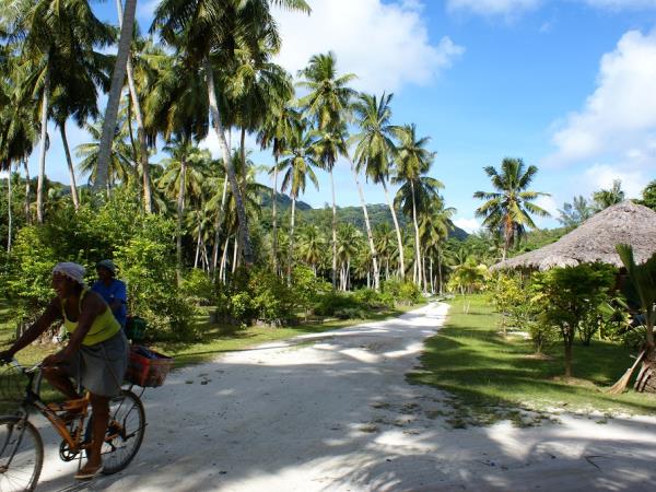 Seychelles island hopping cruise