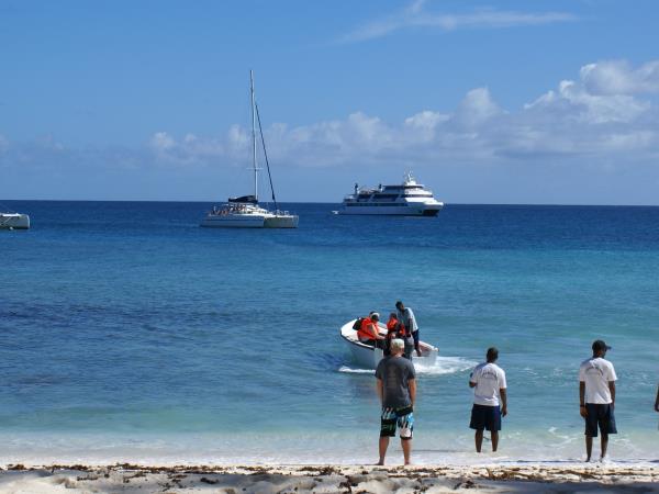 Seychelles island hopping cruise