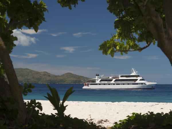 Seychelles island hopping cruise