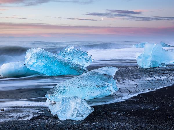 Northern Lights photography holiday in Iceland, coast & ice