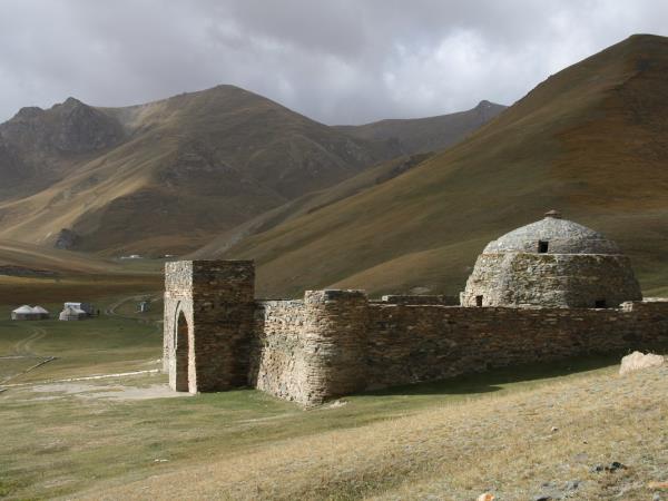 Kyrgyzstan tour, mountains, lakes and nomads