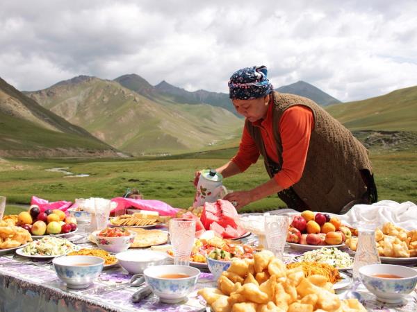 Kyrgyzstan tour, mountains, lakes and nomads