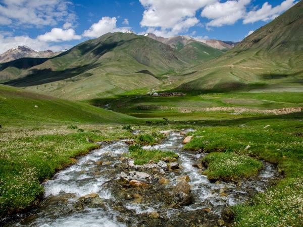 Kyrgyzstan tour, mountains, lakes and nomads