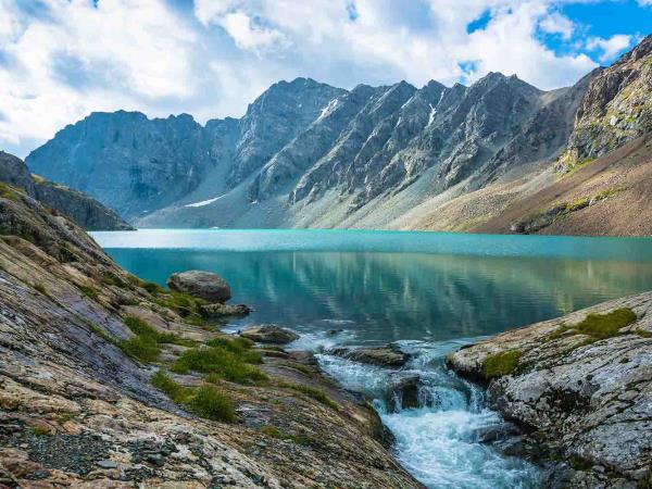 Kyrgyzstan Great Lakes nomad adventure