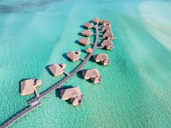 Luxury island hopping holiday in French Polynesia