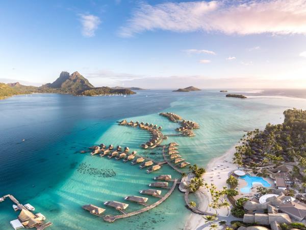 Luxury island hopping holiday in French Polynesia