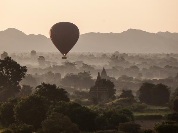 Bagan hot air balloons and Yangan tour in Myanmar