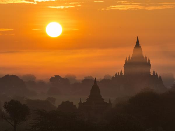 Bagan hot air balloons and Yangan tour in Myanmar